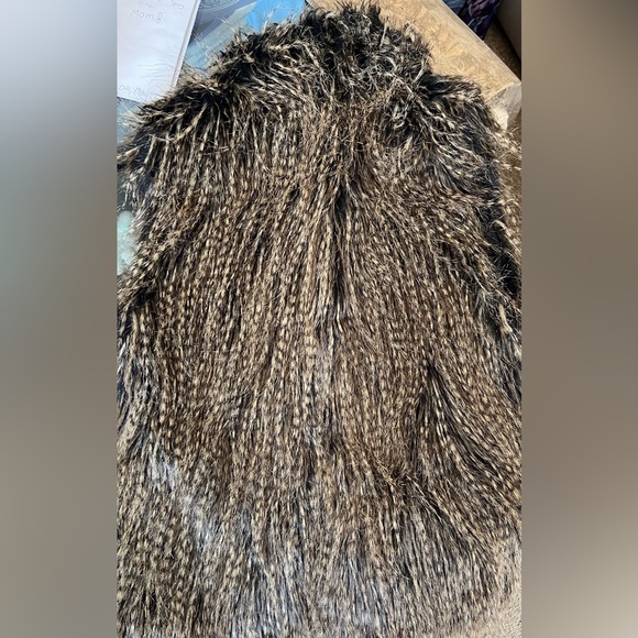 Women’s medium Fabulous Fur vest - Picture 3 of 3